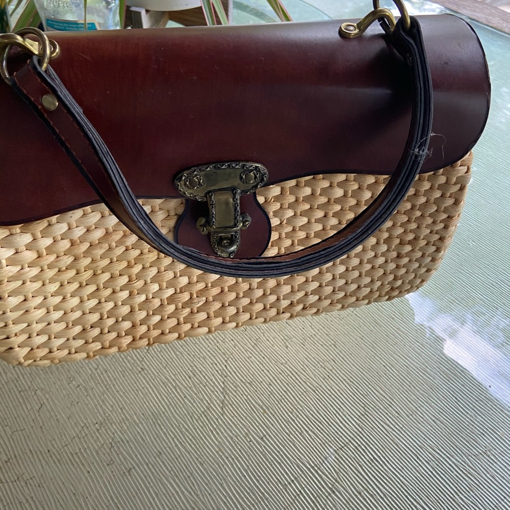Woven purse w/ handles